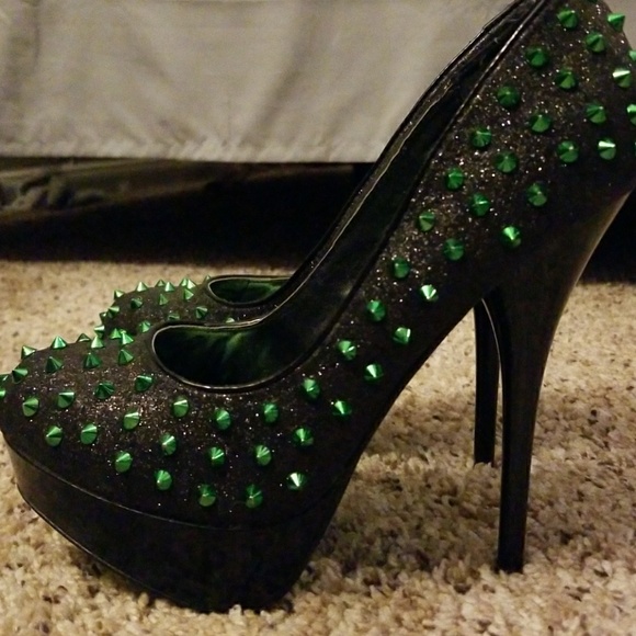 Shoes - Picture 2 of 4